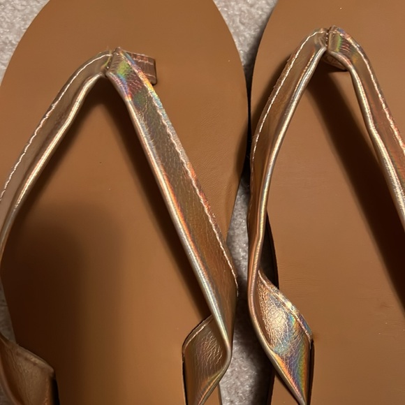 High Tide flip flops,  metallic,  brand new,  size 8 - Picture 2 of 3